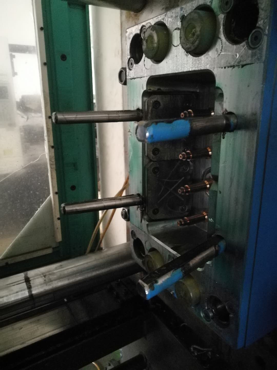 釘倉(cāng)套模具前模圖片